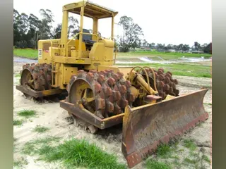 1978 CATERPILLAR 815 Compactor