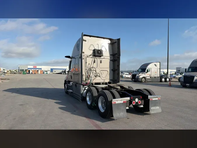 2023 Freightliner Cascadia 126
