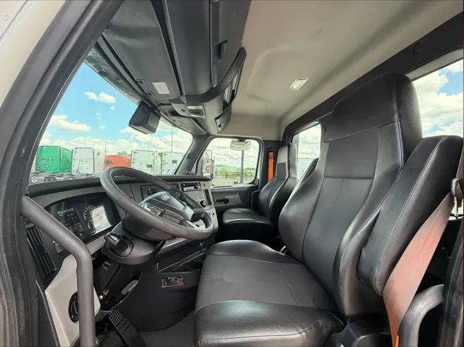 2021 Freightliner Cascadia 126