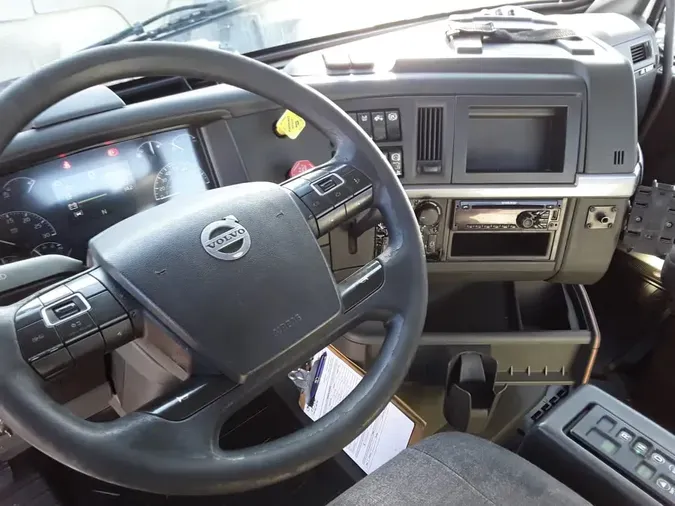 2019 VOLVO VNL64T-300