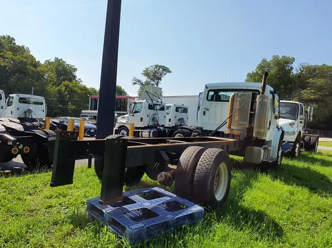 2016 FREIGHTLINER/MERCEDES M2 106