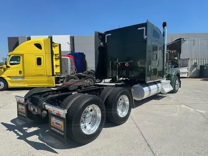 2021 Kenworth W990