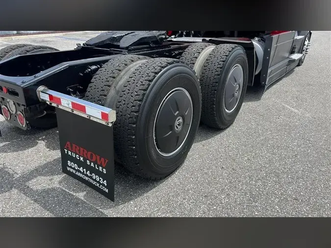 2021 FREIGHTLINER CA126