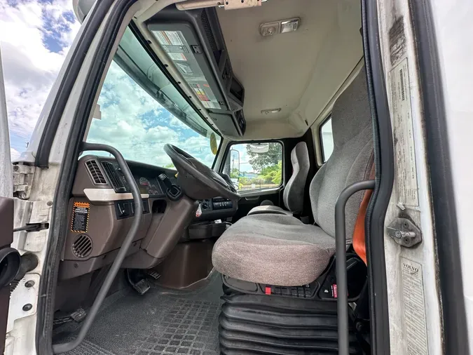 2018 Volvo VNL64T300