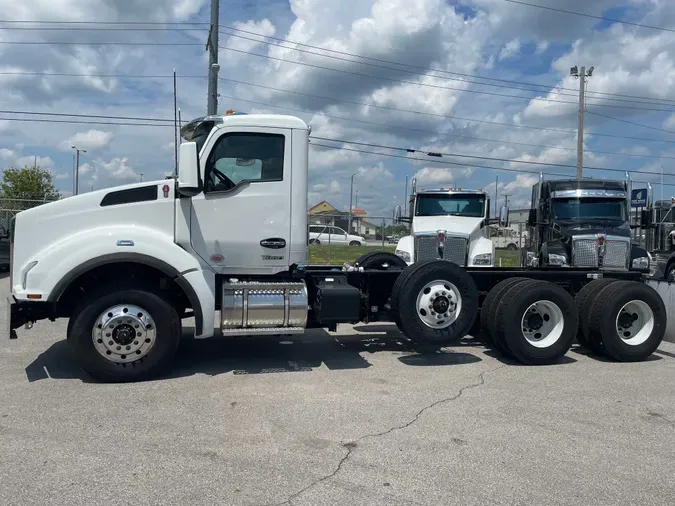 2025 Kenworth T880