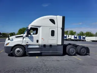 2021 FREIGHTLINER CA126