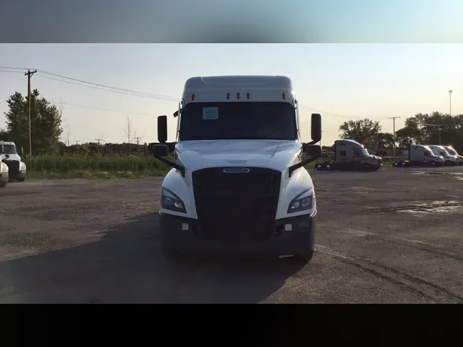2022 Freightliner Cascadia 1261318252f0c728e3a726e191681a572fd