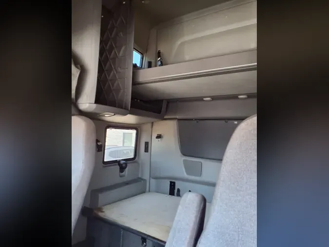 2019 NAVISTAR INTERNATIONAL LT625 SLPR CAB