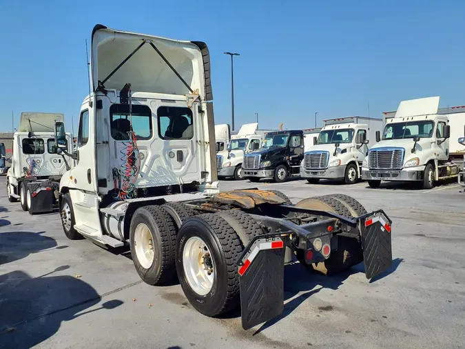 2017 FREIGHTLINER/MERCEDES CASCADIA 125