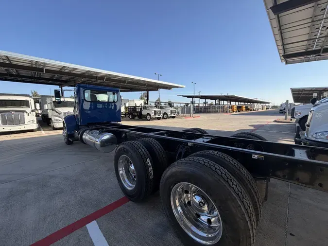 2021 Peterbilt 348