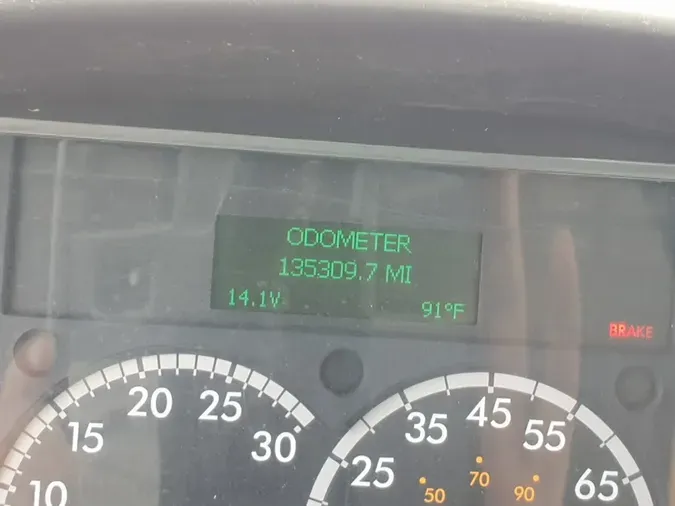 2017 FREIGHTLINER M2 106