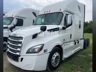 2019 FREIGHTLINER Cascadia 126