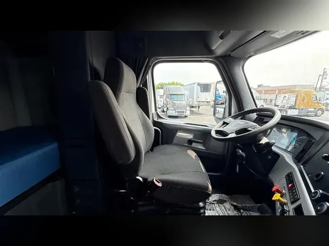 2021 FREIGHTLINER CA116