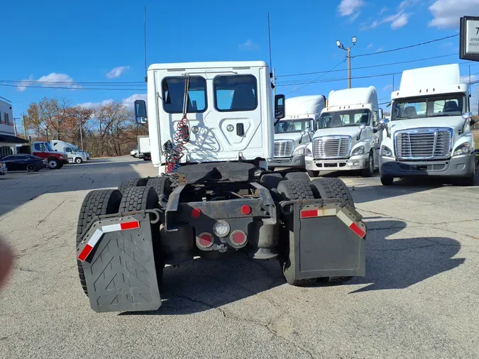 2017 FREIGHTLINER/MERCEDES CASCADIA 125