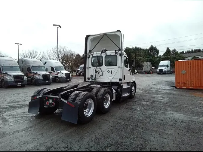 2019 Freightliner Cascadia 126132be51a3aa97e05681b664b03ec7d75