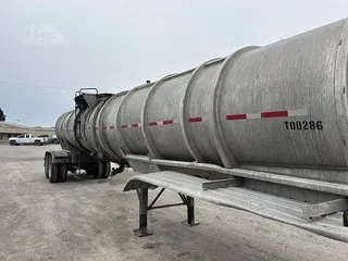 1995 LBT 7200 GALLON TANK