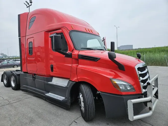 2020 FREIGHTLINER Cascadia 126