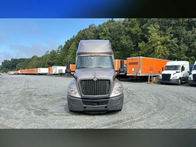 2022 International LT132f5556f551c17251edf145c8bf1f31