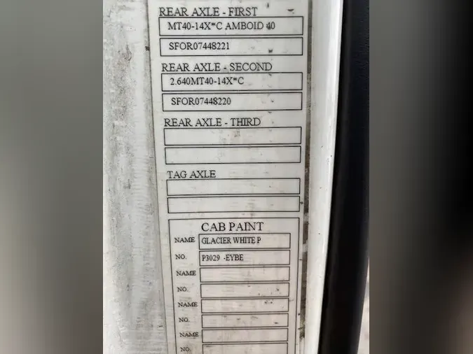 2023 Volvo VNR64T400