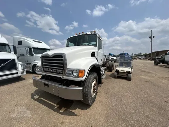 2005 MACK GRANITE CV713