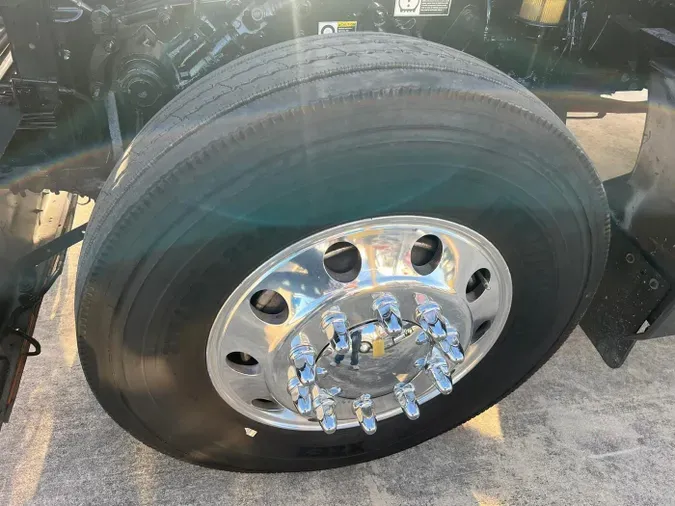 2023 Kenworth W990