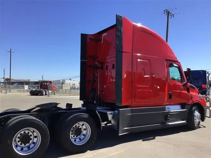 2021 FREIGHTLINER CA126