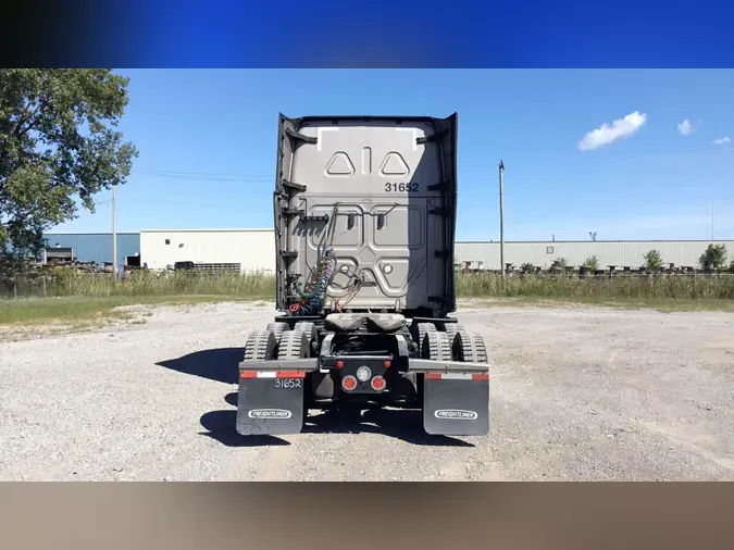 2024 Freightliner Cascadia 126