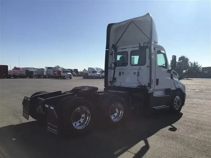 2020 FREIGHTLINER CA126