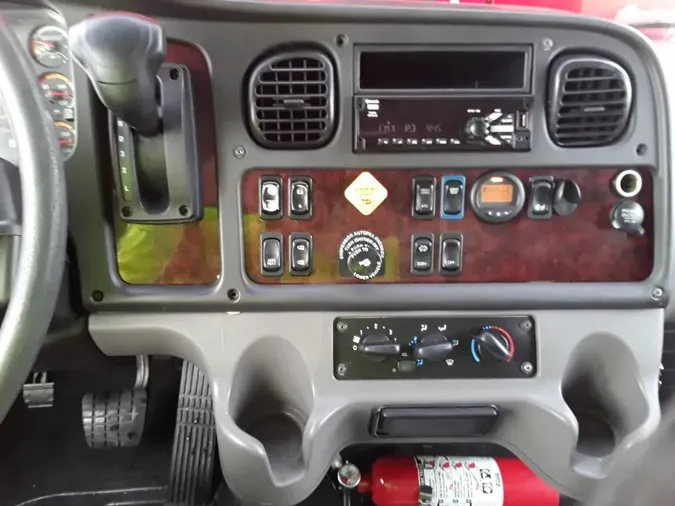 2020 FREIGHTLINER/MERCEDES M2 1061339c52077a0389ddaa58cf61856a957