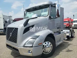2024 VOLVO VNR62T300