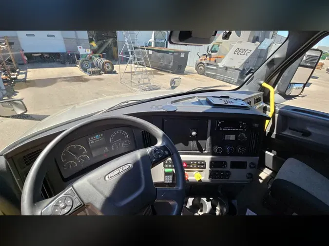 2022 Freightliner Cascadia 126