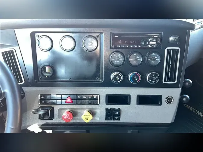 2019 FREIGHTLINER CA126