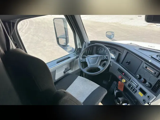 2021 Freightliner Cascadia 126