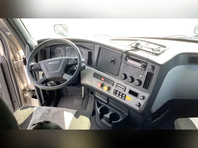 2022 Freightliner Cascadia 126134591bad35c88a43e07fead5c190494