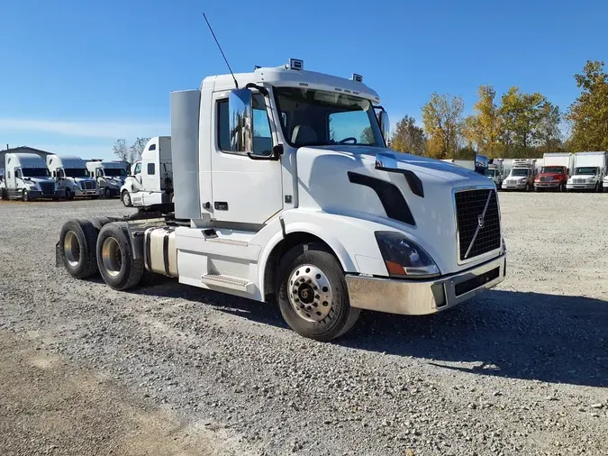 2017 VOLVO VNL64TRACTOR