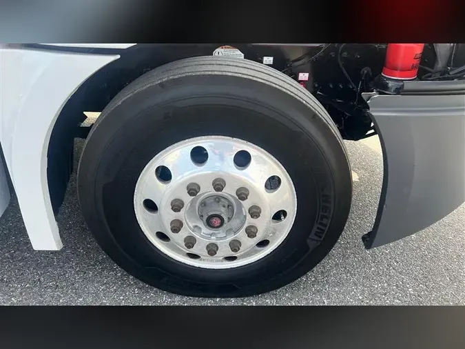 2019 FREIGHTLINER CA126