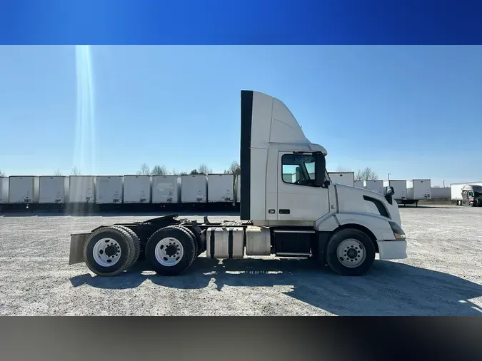 2015 Volvo VNL300