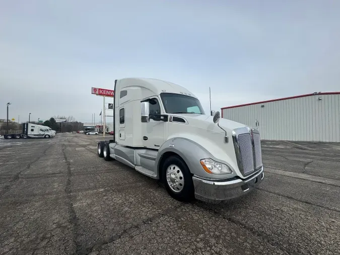 2022 Kenworth T6801358af24d17e74cdc7c15f1b58b5a7ad