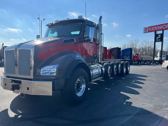 2025 Kenworth T880