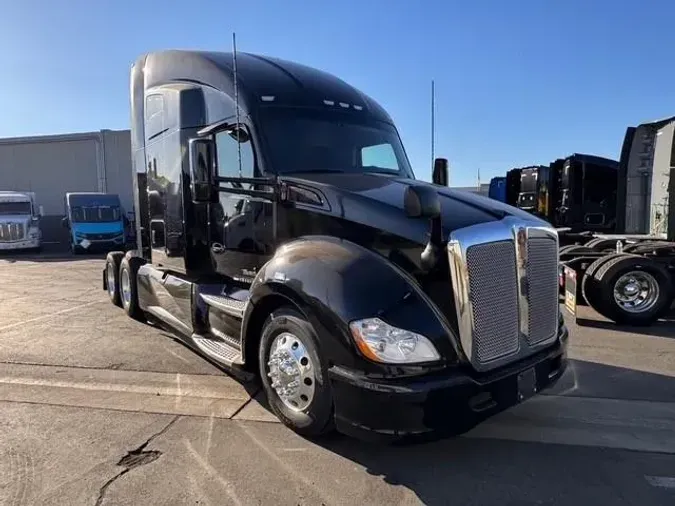 2021 Kenworth T680135b557ad7e3e02e0a84a69c0f34d8b5