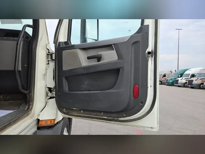 2020 Freightliner Cascadia 126