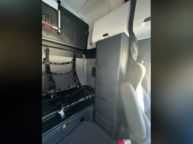 2022 FREIGHTLINER Cascadia 126