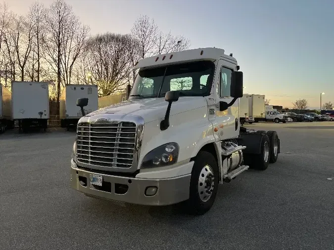 2017 Freightliner X12564ST