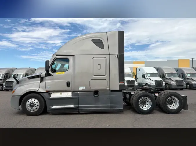 2023 Freightliner Cascadia 126