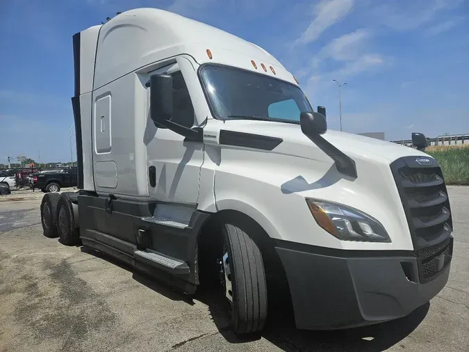 2021 FREIGHTLINER Cascadia 126