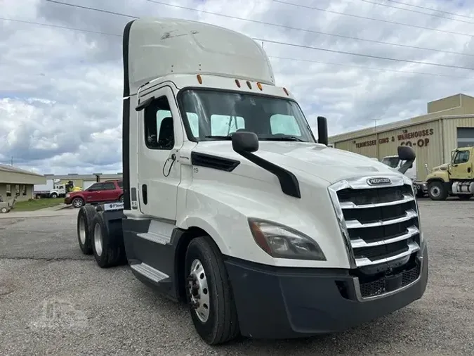 2019 FREIGHTLINER CASCADIA 126