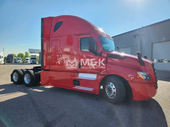 2021 FREIGHTLINER Cascadia 126