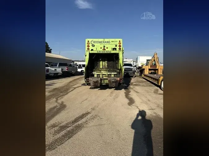 2011 FREIGHTLINER BUSINESS CLASS M2 106