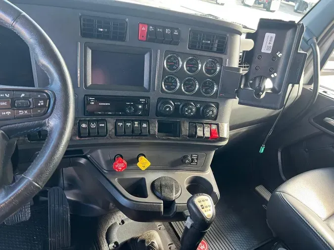 2023 Kenworth W990