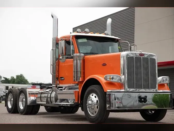 2025 PETERBILT 589